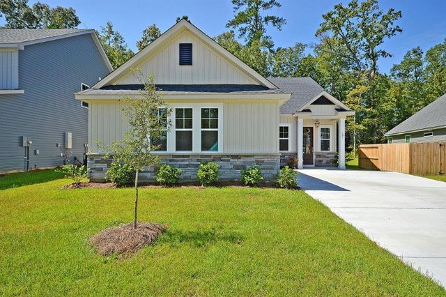 222 Creek Pointe Drive, Moncks Corner, SC 29461