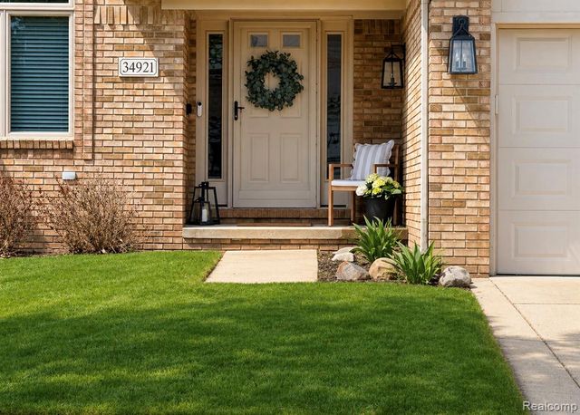 34921 Eberlein Drive, Fraser, MI 48026