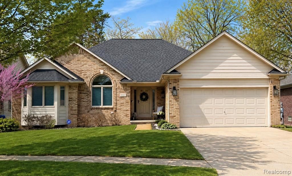 34921 Eberlein Drive, Fraser, MI 48026