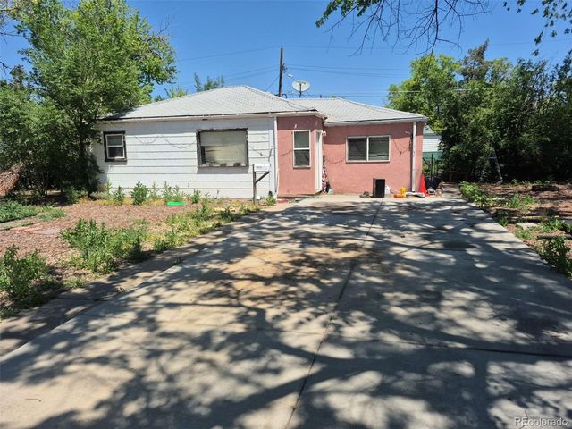 1266 Del Mar Pkwy, Aurora, CO 80010