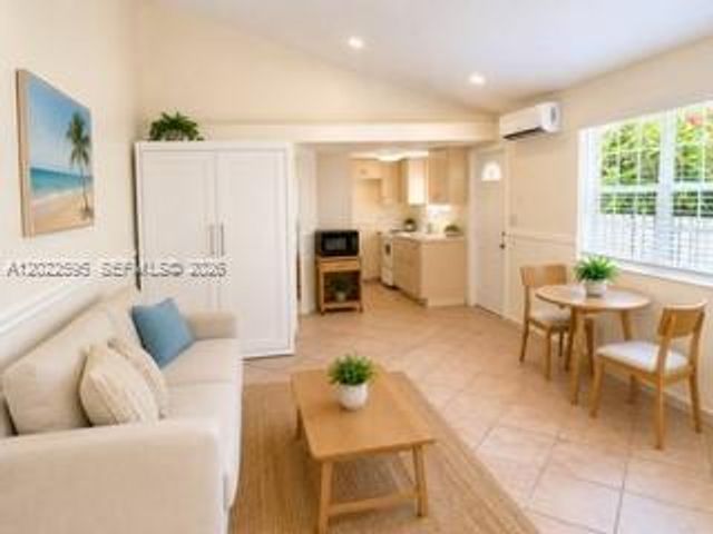 326 Polk St 2, Hollywood, FL 33019