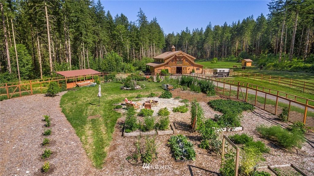 Image 1 of property listing at 7830 Tolt Highlands Road NE, Carnation, WA 98014
