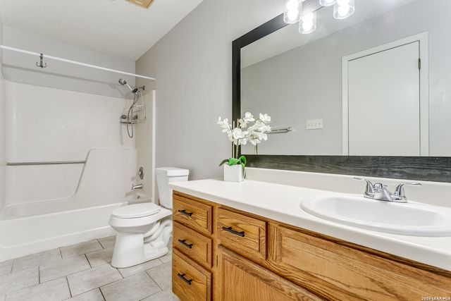 11136 EL SENDERO ST, San Antonio, TX 78233