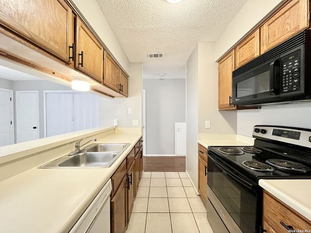 11136 EL SENDERO ST, San Antonio, TX 78233