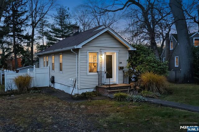 34 Summit Avenue, Waldwick, NJ 07463