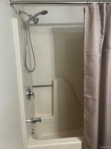 571 Park Place, Saline, MI 48176