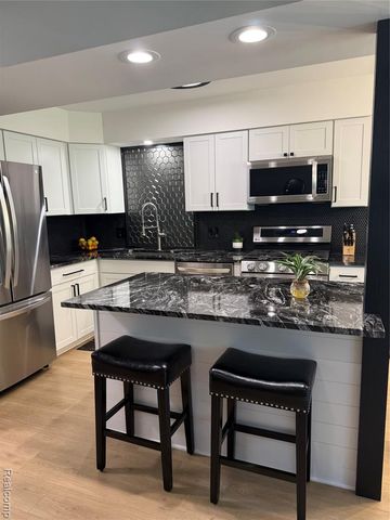 571 Park Place, Saline, MI 48176