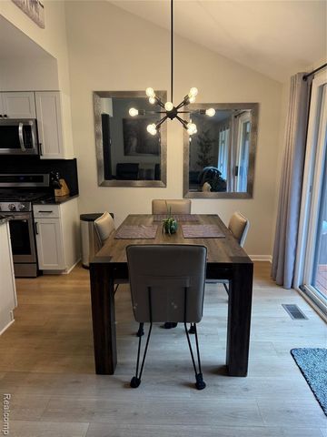 571 Park Place, Saline, MI 48176