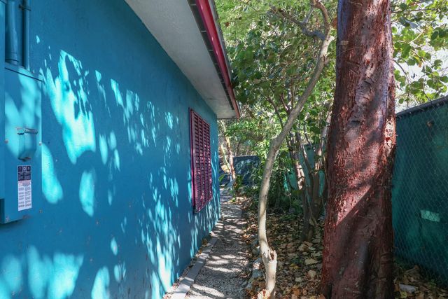 129 Lazy Lane, Key Largo, FL 33037