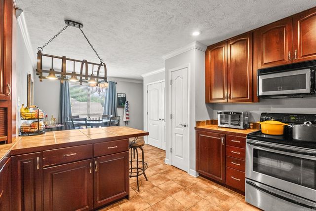355 Wedgewood Pt, Conway, AR 72034
