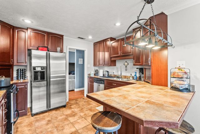 355 Wedgewood Pt, Conway, AR 72034