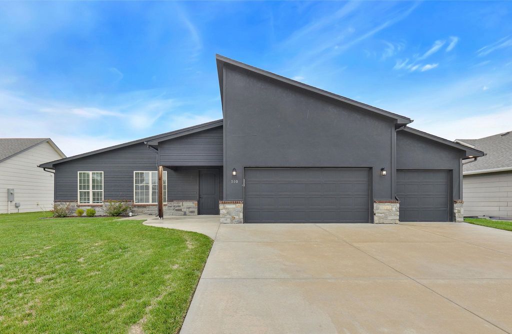 510 S Sweetwater, Maize, KS 67101