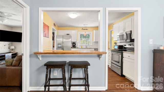 9126 Essen Lane, Charlotte, NC 28210