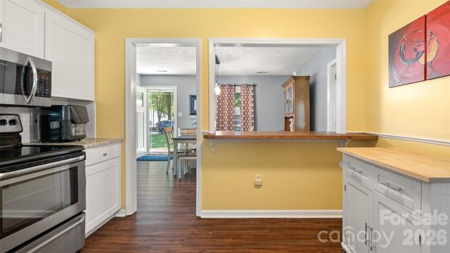 9126 Essen Lane, Charlotte, NC 28210