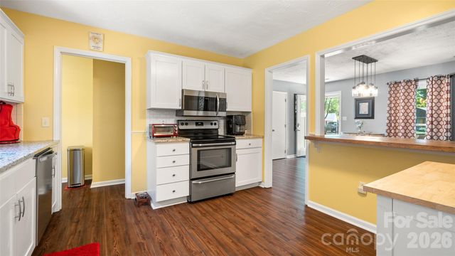 9126 Essen Lane, Charlotte, NC 28210