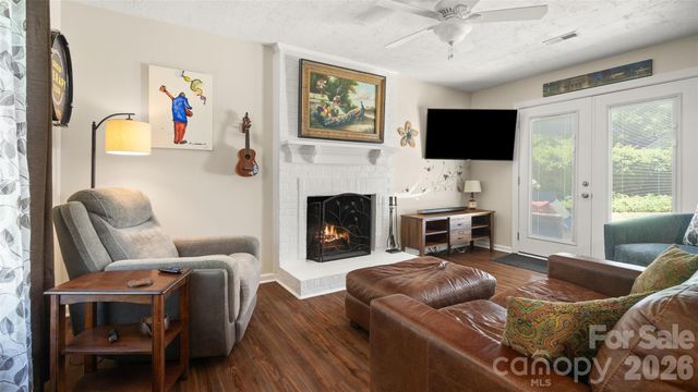 9126 Essen Lane, Charlotte, NC 28210