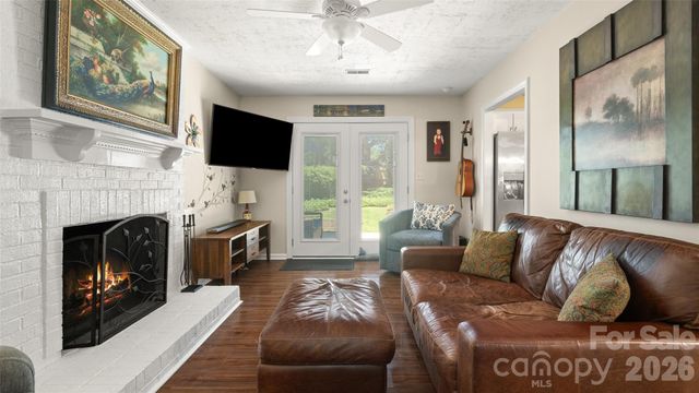 9126 Essen Lane, Charlotte, NC 28210