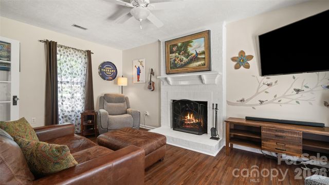 9126 Essen Lane, Charlotte, NC 28210