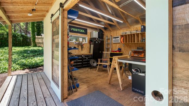 9126 Essen Lane, Charlotte, NC 28210