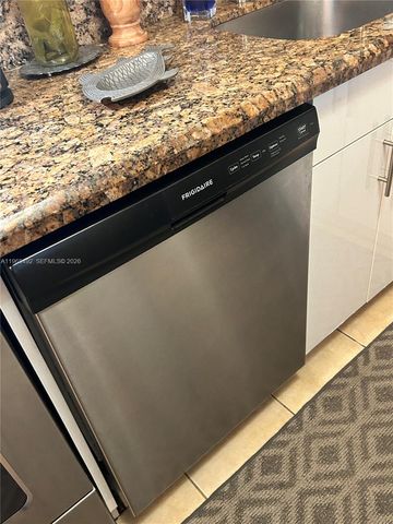 7030 NW 179th St 205, Hialeah, FL 33015