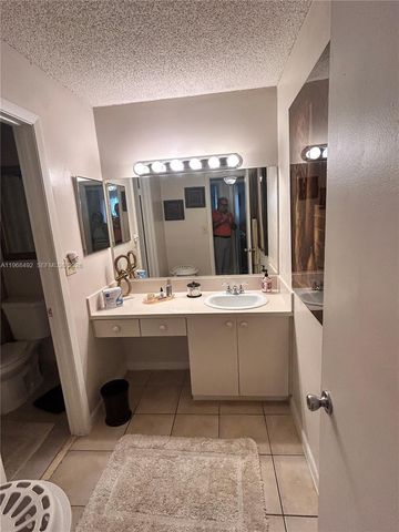 7030 NW 179th St 205, Hialeah, FL 33015