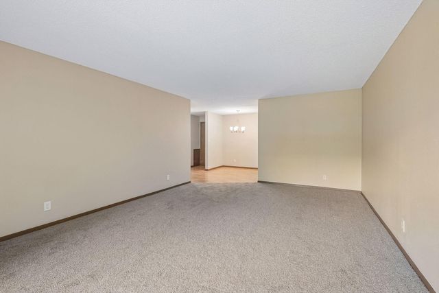 4 Pine Tree Drive 215, Arden Hills, MN 55112