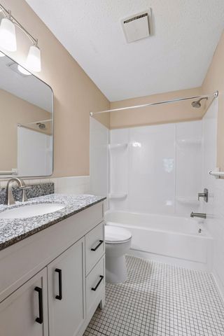 4 Pine Tree Drive 215, Arden Hills, MN 55112