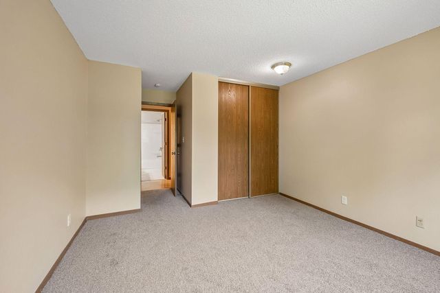 4 Pine Tree Drive 215, Arden Hills, MN 55112