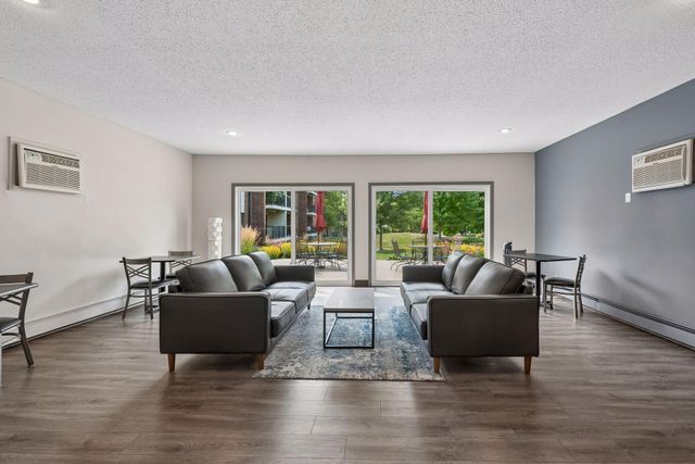 4 Pine Tree Drive 215, Arden Hills, MN 55112