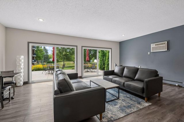 4 Pine Tree Drive 215, Arden Hills, MN 55112