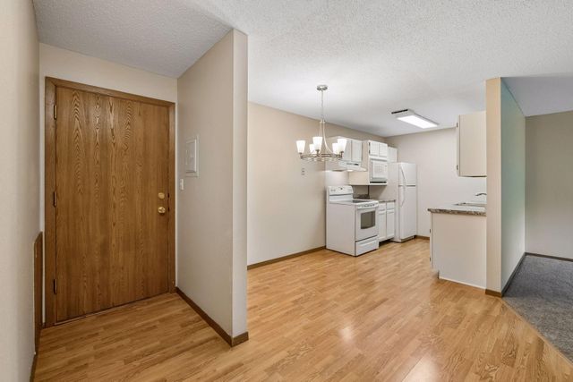 4 Pine Tree Drive 215, Arden Hills, MN 55112