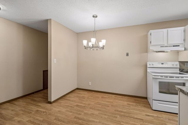 4 Pine Tree Drive 215, Arden Hills, MN 55112