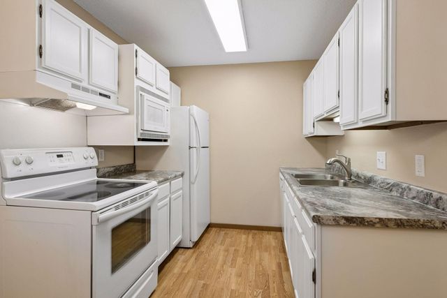 4 Pine Tree Drive 215, Arden Hills, MN 55112