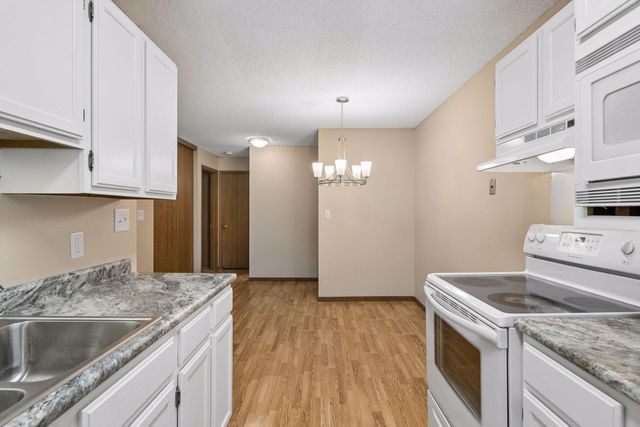 4 Pine Tree Drive 215, Arden Hills, MN 55112