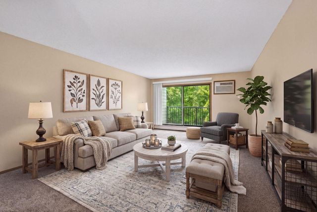 4 Pine Tree Drive 215, Arden Hills, MN 55112