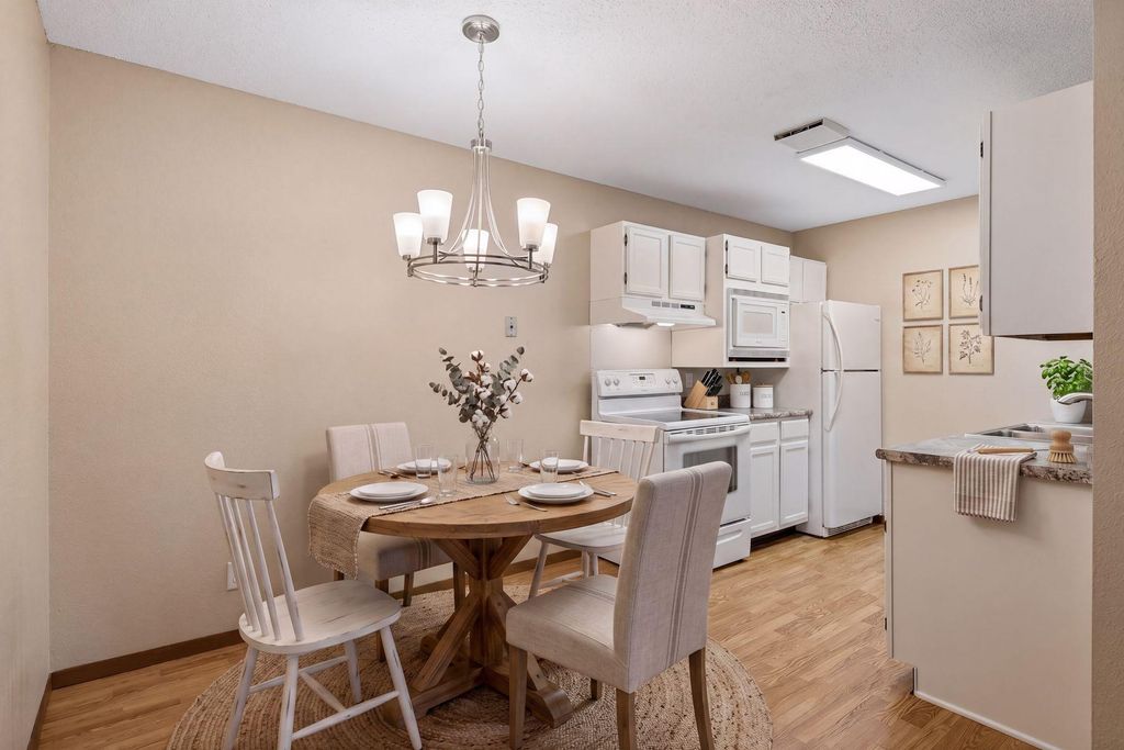 4 Pine Tree Drive 215, Arden Hills, MN 55112