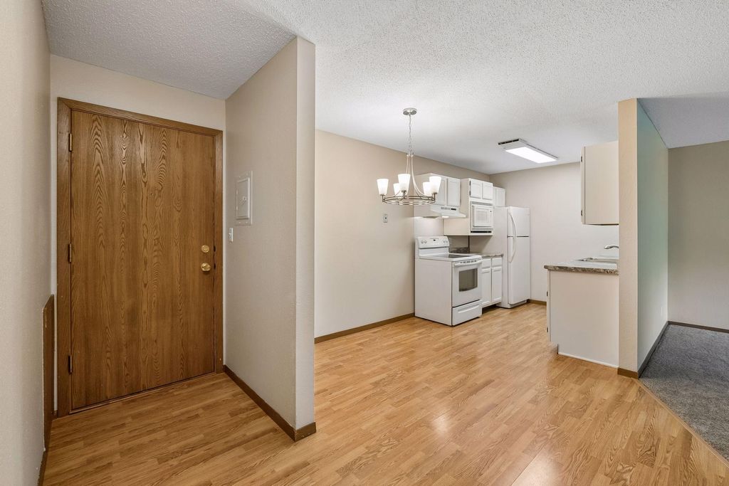 4 Pine Tree Drive 215, Arden Hills, MN 55112 — photo 4