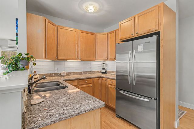 162 S Main St Apt 3D, Stowe, VT 05672