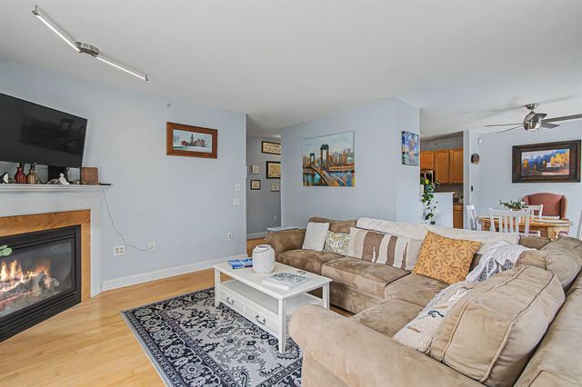 162 S Main St Apt 3D, Stowe, VT 05672