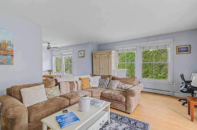 162 S Main St Apt 3D, Stowe, VT 05672