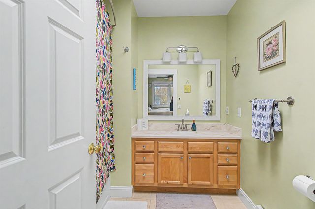 162 S Main St Apt 3D, Stowe, VT 05672