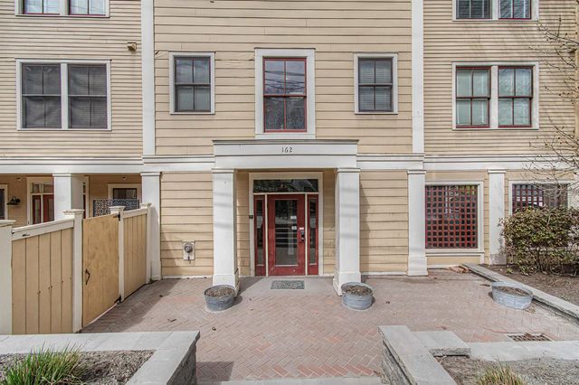162 S Main St Apt 3D, Stowe, VT 05672