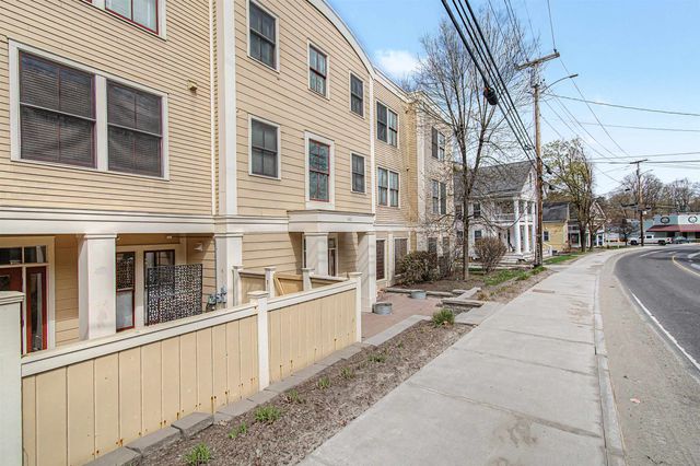 162 S Main St Apt 3D, Stowe, VT 05672
