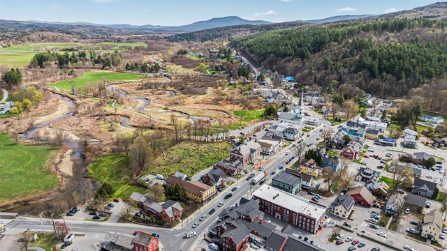 162 S Main St Apt 3D, Stowe, VT 05672