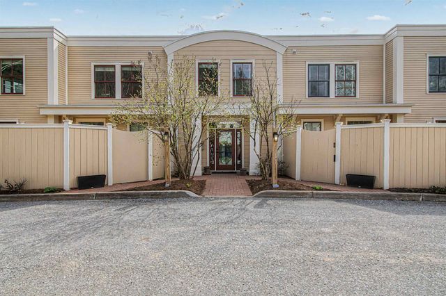 162 S Main St Apt 3D, Stowe, VT 05672