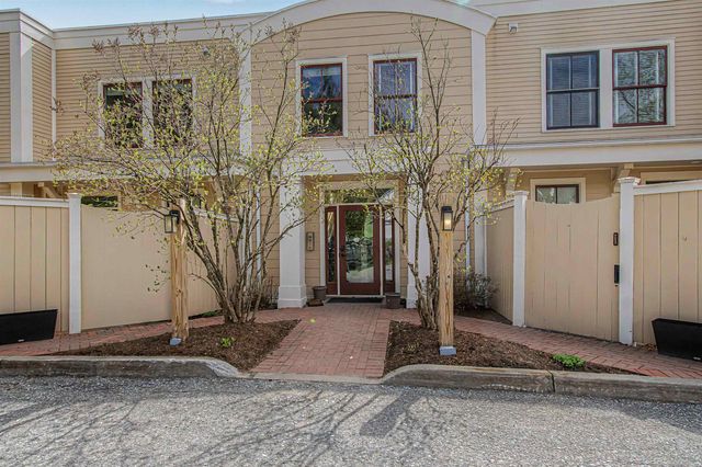 162 S Main St Apt 3D, Stowe, VT 05672