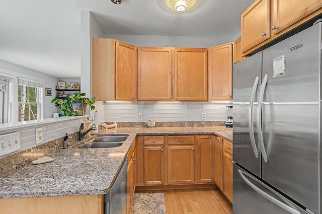 162 S Main St Apt 3D, Stowe, VT 05672