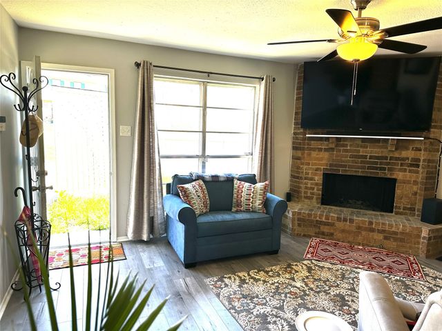 1 E Mountain Lane 33, Grand Prairie, TX 75052