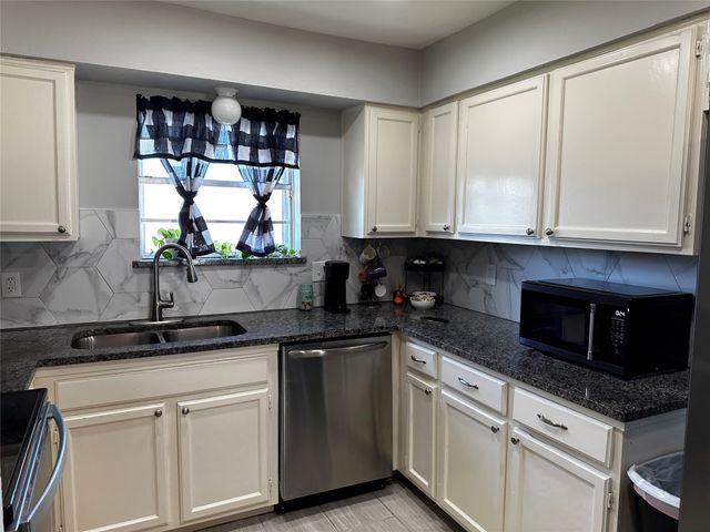 1 E Mountain Lane 33, Grand Prairie, TX 75052