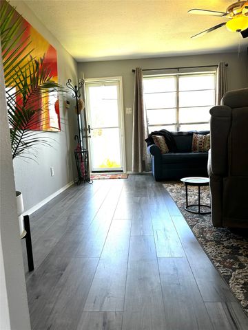 1 E Mountain Lane 33, Grand Prairie, TX 75052